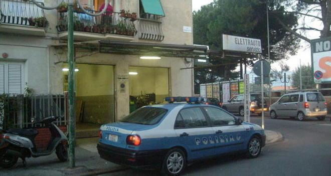Prima lo picchiano poi l’accoltellano 