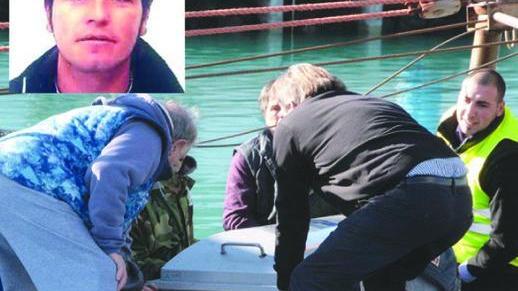 Ancora intrappolato in fondo al mare Giallo sul recupero