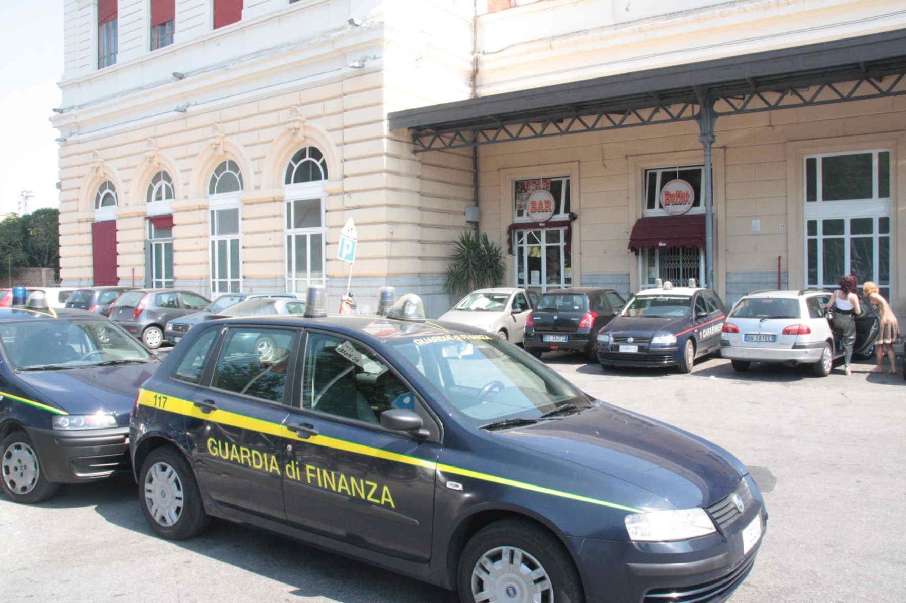 Blitz della Guardia di Finanza nella Livorno da bere 