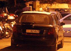 Tenta di rubare una borsa al ristorante rischia il linciaggio: salvato dai carabinieri 