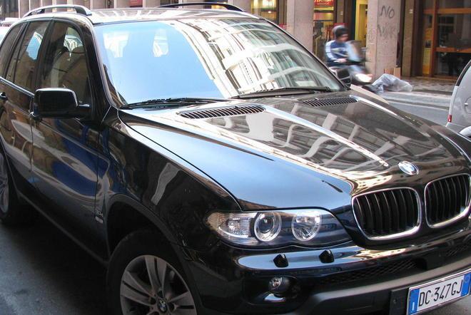 Patente e ... codice fiscale: nel mirino le auto di lusso 