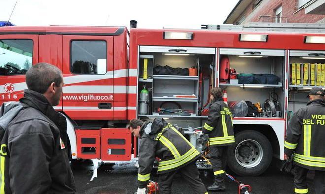 Butta giù 4 olivi col furgone, è grave 
