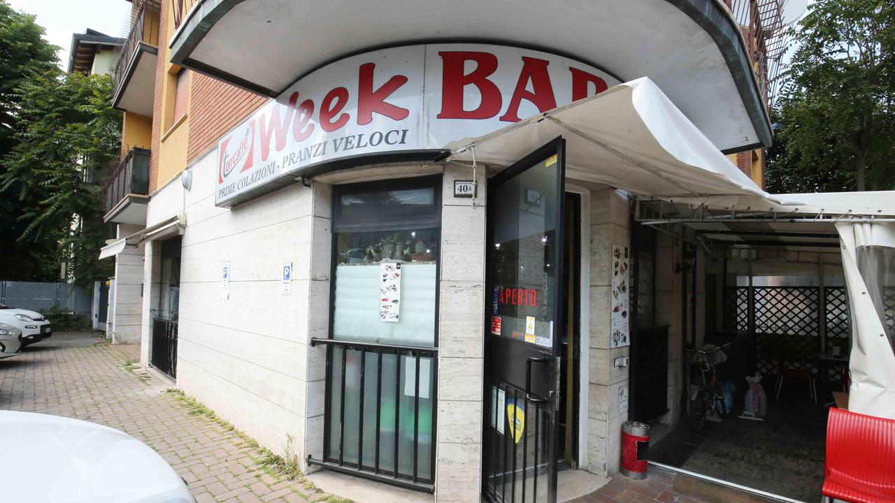 Reggio Emilia, paura in zona Mirabello: auto come ariete per rubare nel bar