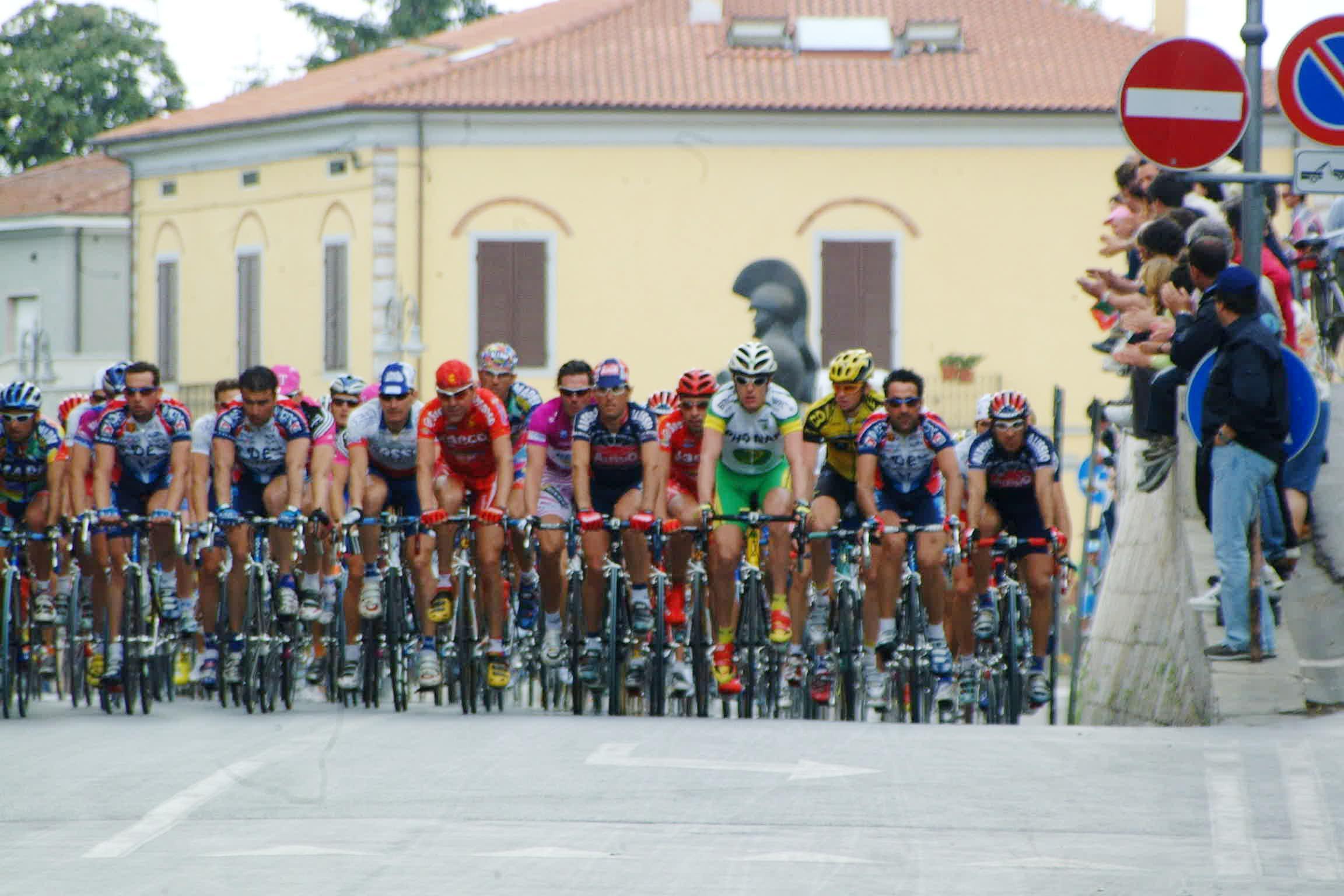 Una vecchia edizione del Giro d'Italia (archivio)