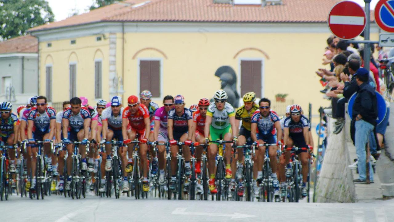 Una vecchia edizione del Giro d'Italia (archivio)
