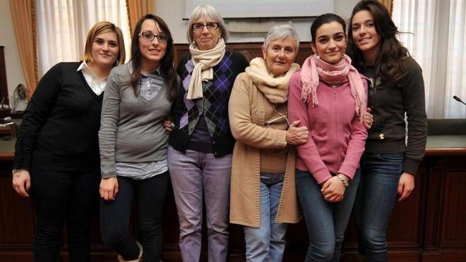 Le bambine fuggite dal campo nazista incantano gli studenti