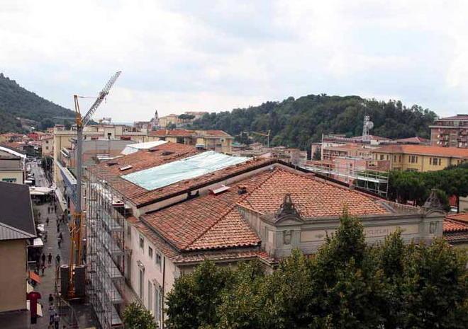 Teatro, lesionato anche il palcoscenico 