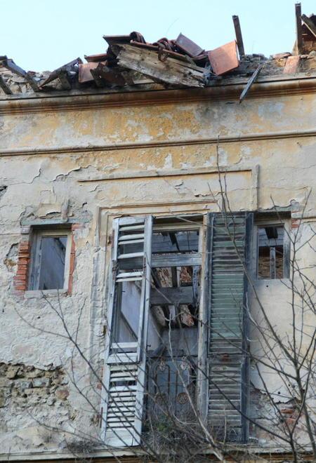 Il bel gioiello verde con (brutta) vista sul palazzo fantasma 