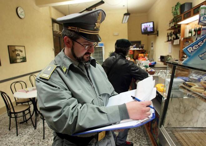 Un bar su due non fa lo scontrino 