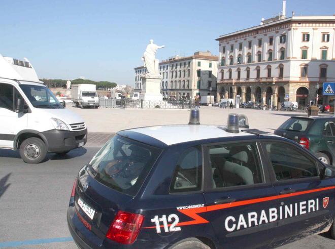 Ruba una borsa in pizzeria rincorso, rischia linciaggio 
