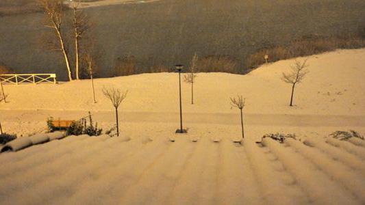 La Toscana si sveglia sotto la neve viabilità in tilt, treni nel caos - Cronaca