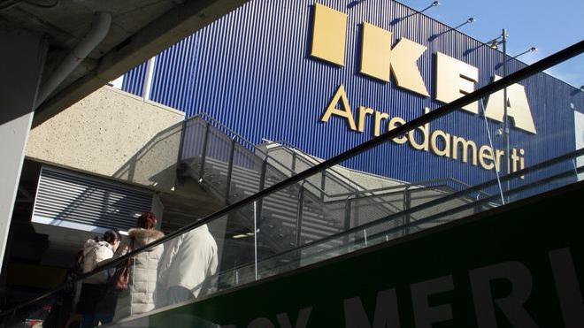 Ikea, l’Ue non rettifica Rossi scrive una lettera