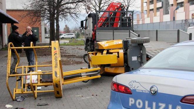 Operaio cade da 4 metri Non è in pericolo di vita