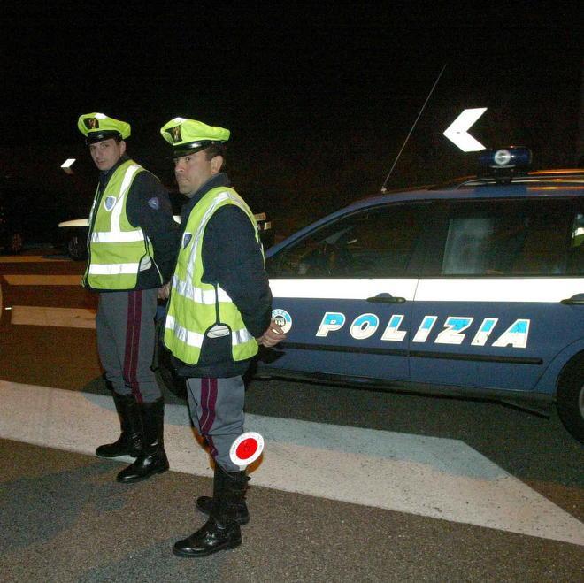 Pusher accoltellato alla gamba 
