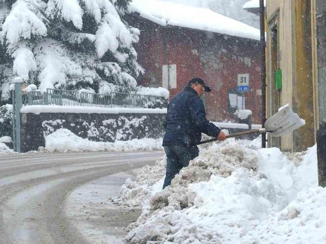 Arriva la neve, i banchi restano vuoti 