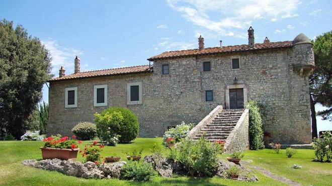 Settefinestre rivolte a Est Russi interessati alla villa