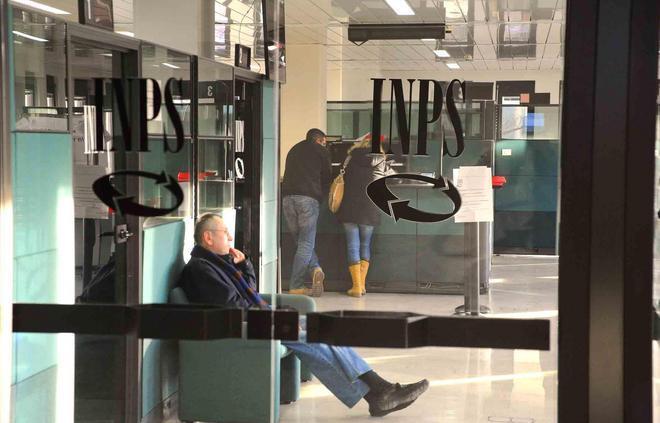 Ancora anni al lavoro o la rinuncia ai soldi, esplode la rabbia 