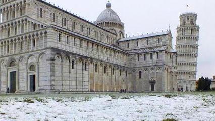 Pisa graziata, ma la neve manda in tilt la provincia
