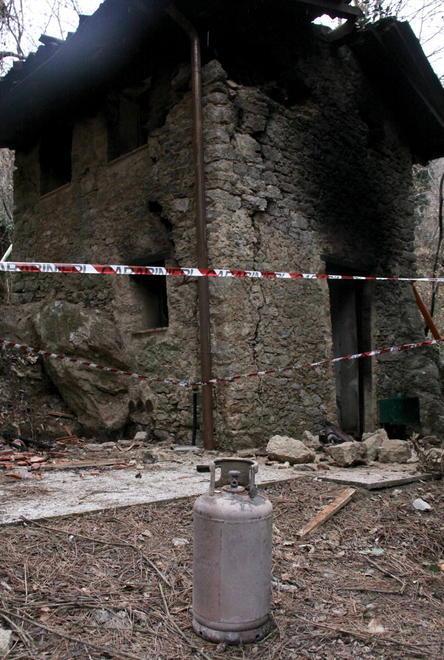 I carabinieri hanno una pista sull’esplosione nel casolare 