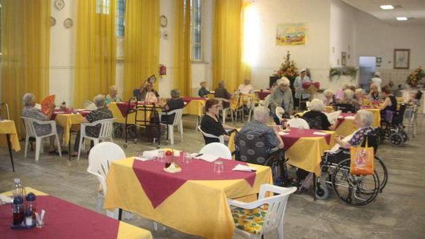 Anziani seguiti dagli assistenti sanitari