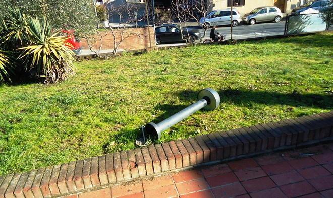 Vandali in azione nel centro di Fucecchio