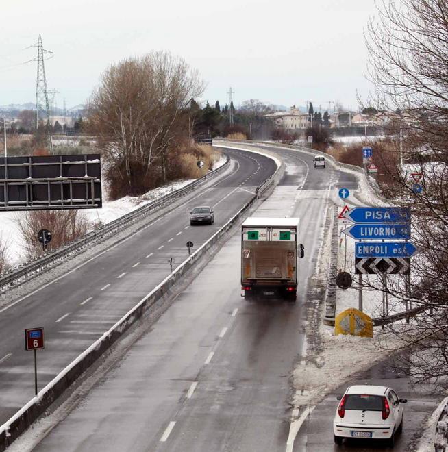 In auto sul ghiaccio senza le catene multati i furbetti 