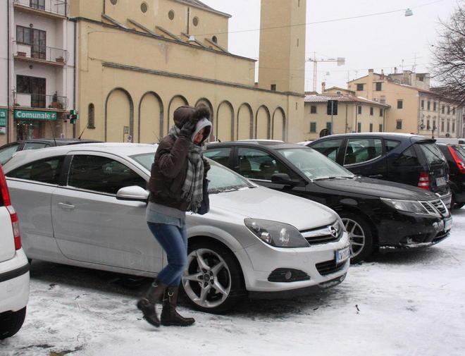 Scuole ancora chiuse «Rischio di cadute» 