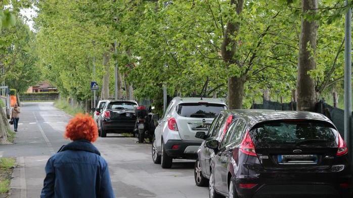 Multe per parcheggio selvaggio all’uscita delle scuole