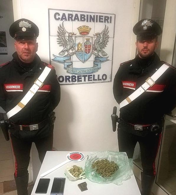 In auto con hashish e marijuana arrestato orbetellano di 21 anni 