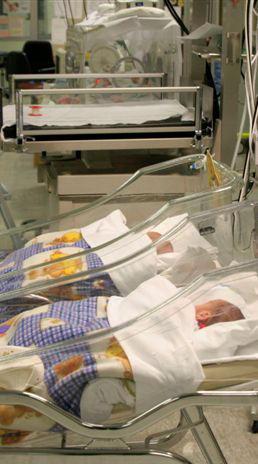 Bimbo nato morto, imputati medici e ostetrica 