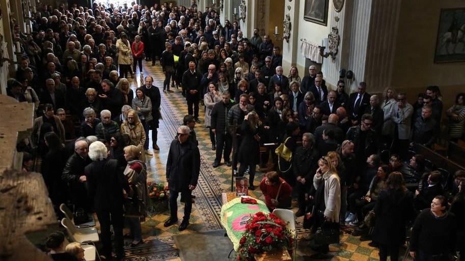 Rombo di motori e lacrime per l’addio ad Alessandro