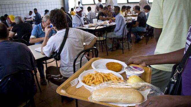 Cento pasti al giorno ai poveri