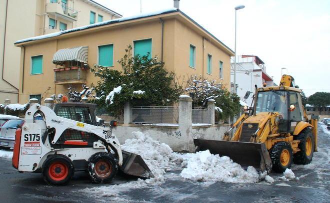 Lunedì riaprono le scuole Ancora stop ai mercatini 