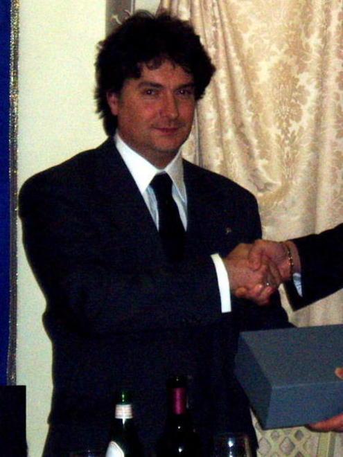 «Il simbolo della nostra fede non deve essere calpestato»