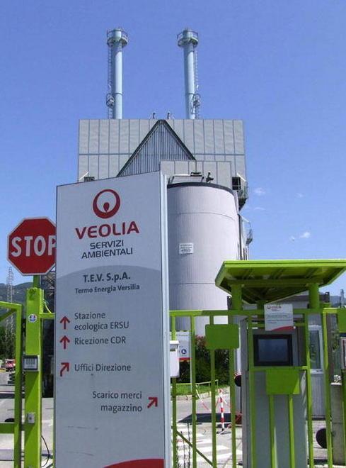 Rifiuti troppo cari I Comuni scaricano i francesi di Veolia 