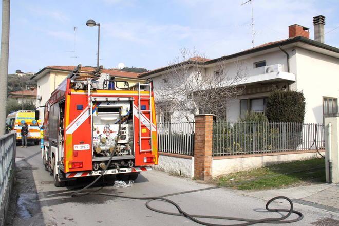 Tv in cortocircuito, anziano muore asfissiato dai fumi 