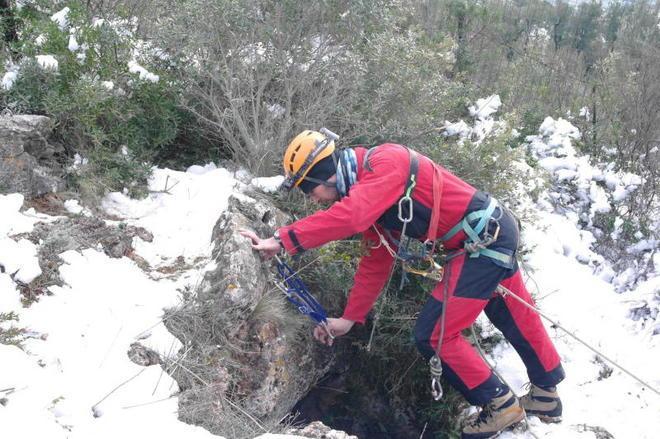 Gli speleologi cercano Roberta nella “Buca delle fate” 