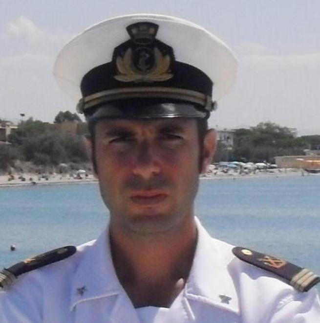Nave carica di etilene urta sul molo durante l’ormeggio 