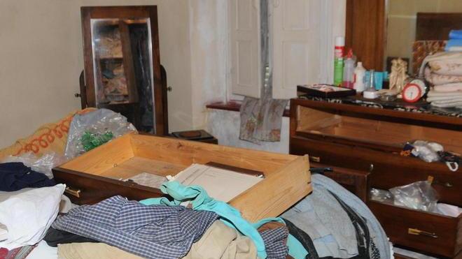 Nasconde i risparmi e glieli rubano tutti