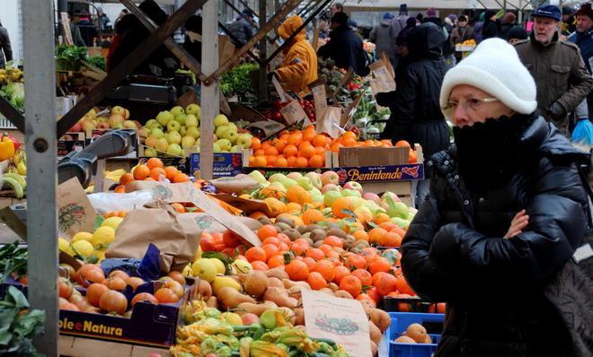Riaperto il mercato al completo 