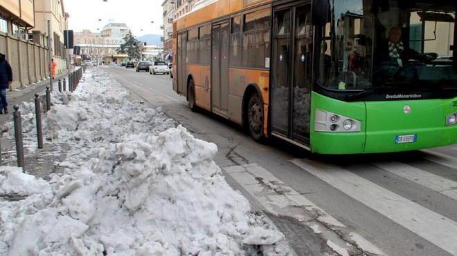 Ma i marciapiedi sono a rischio caduta