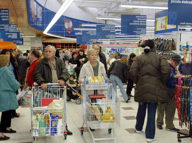 Madre porta a rubare il figlio alla Coop 