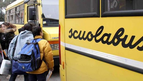 Scuolabus, genitori sul piede di guerra: «Fermata pericolosa»