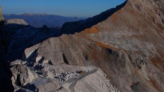 «Stop alle cave sulla Tambura» si mobilitano gli ambientalisti