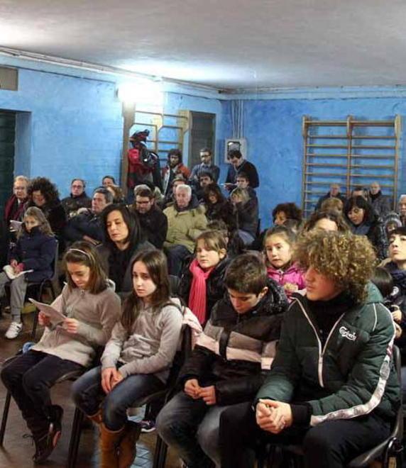Pienone alla messa all’asilo «Ma vogliamo la chiesa» 