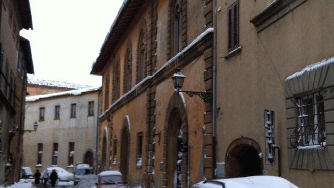 Sciarpe e cappelli in aula A scuola riscaldamenti ko