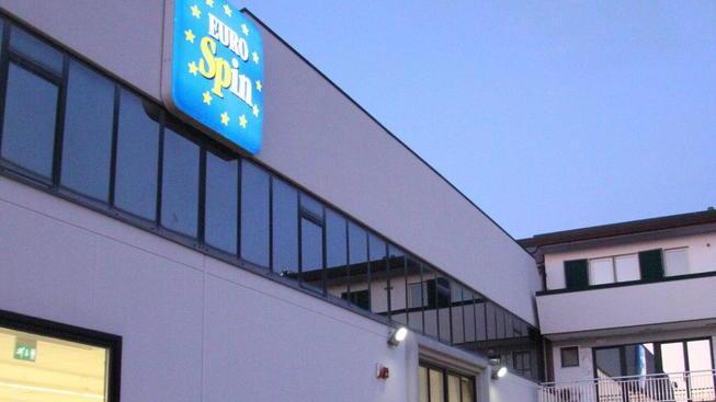 Colpo da 1600 euro al supermercato: presi
