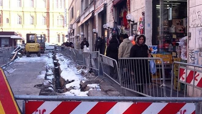 Lavori infiniti in via del Cardinale e gli affari calano