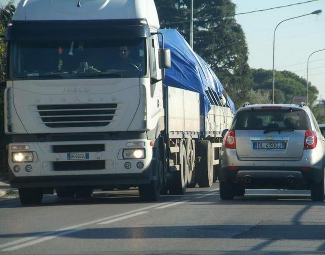 Viale Europa, non basta il divieto ridotto 