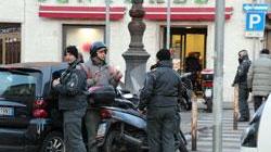 Maxi retata in centro dieci persone espulse